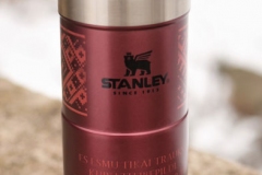 Gravējums termosos un termokrūzēs.