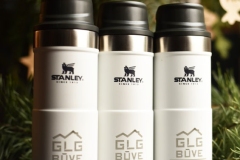 Gravējums termosos un termokrūzēs.