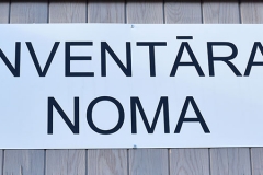 Gravētas ABS plastikāta informatīvās plāksnes.