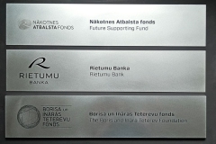 Nerūsējošā tērauda plāksne ar smalku gravējumu