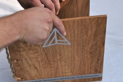 Gravēti koka vāki.